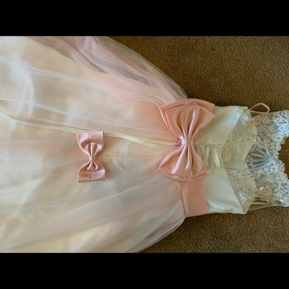 Prom dresses - Picture 2 of 4